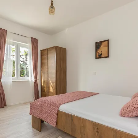 Two-bedroom In Apartmán