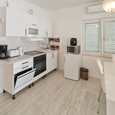 Beautiful In With Kitchen * Metkovic