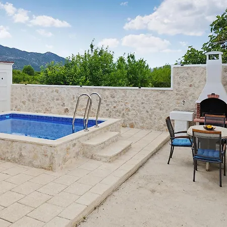 Two-bedroom In Διαμέρισμα *