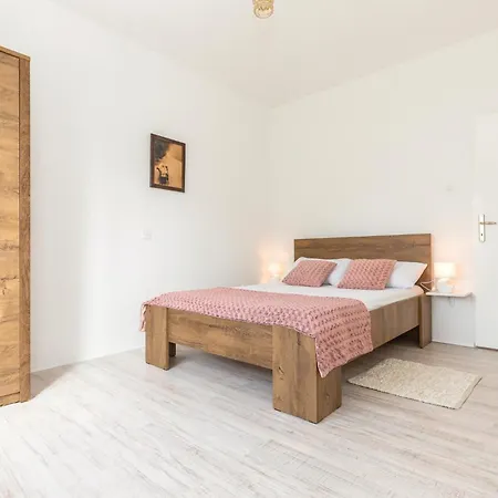 Beautiful In With Kitchen Apartment Metkovic