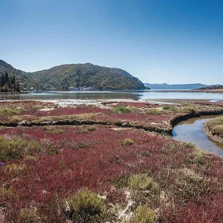 Two-bedroom In Apartament Metković