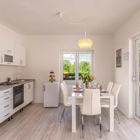 Beautiful In With Kitchen Metkovic