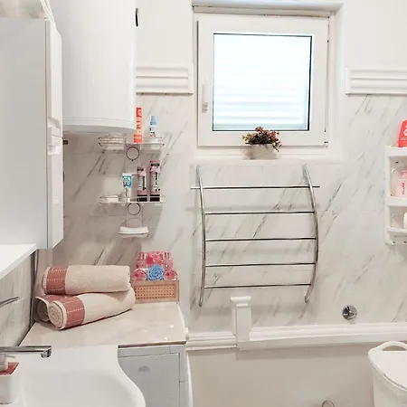 Two-bedroom In アパート