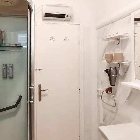Two-bedroom In アパート *